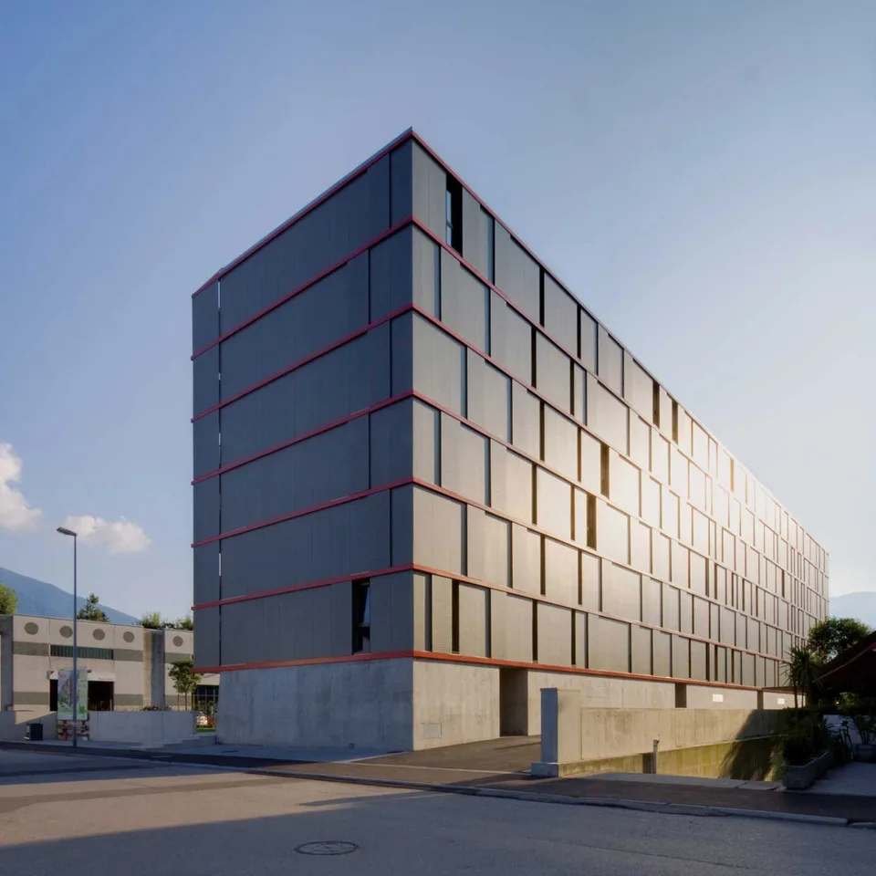 LOCARNO - Elegante 3,5 Zimmer mit Terrasse und Parkplatz in der Garage – Foto 6 von 13