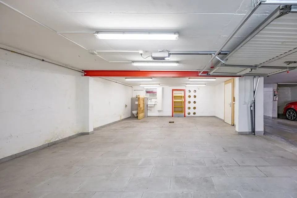 Grande Garage in una Posizione Centrale a Visp – foto 2 di 6