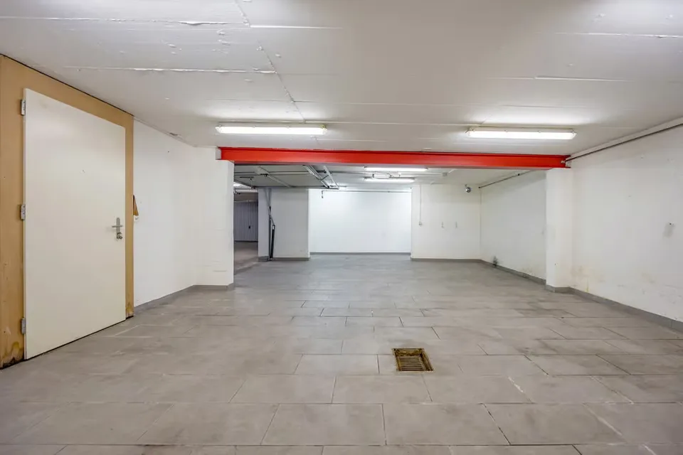 Grande Garage in una Posizione Centrale a Visp – foto 3 di 6