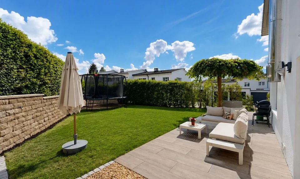 Maison individuelle attrayante de 6 pièces – photo 2 sur 13