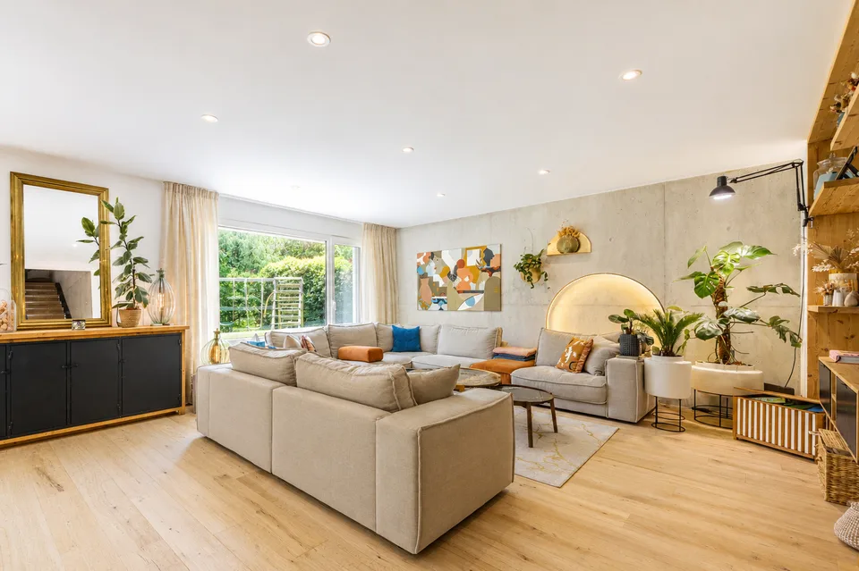 Zeitgenössische Villa mit Schwimmbad – Foto 3 von 12