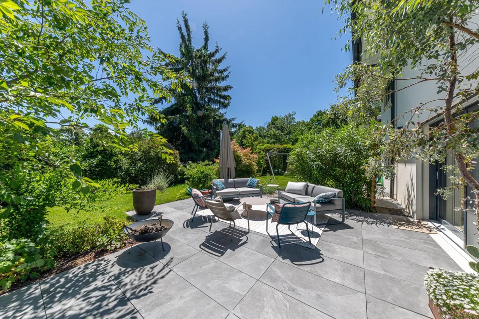 Zeitgenössische Villa mit Schwimmbad – Foto 10 von 12