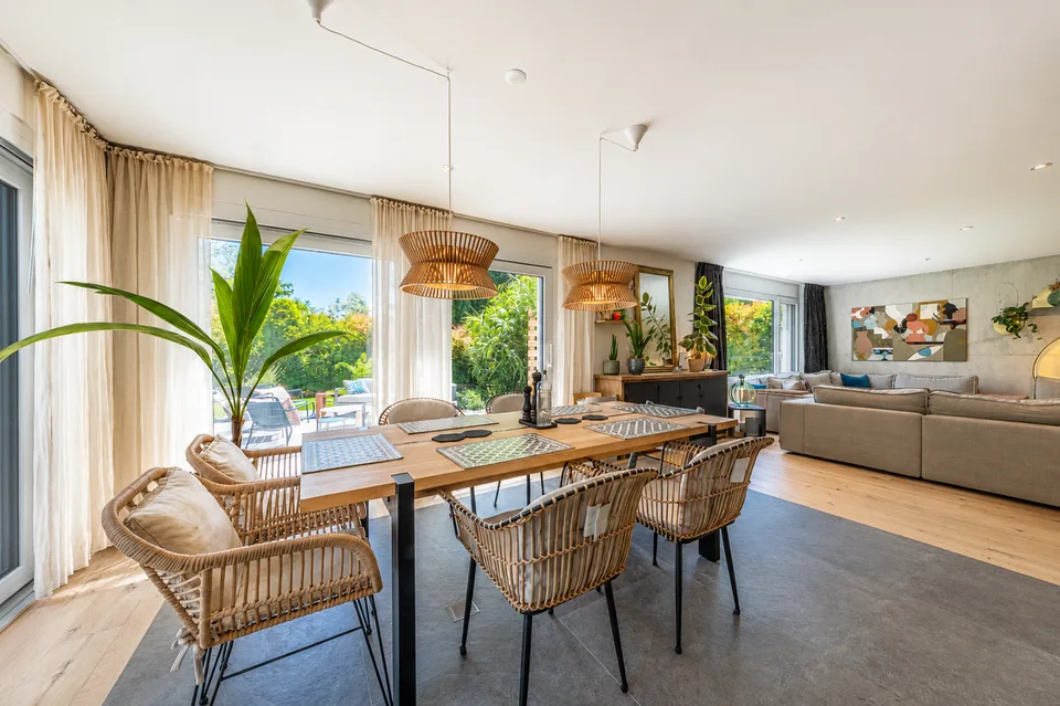 Zeitgenössische Villa mit Schwimmbad – Foto 4 von 12