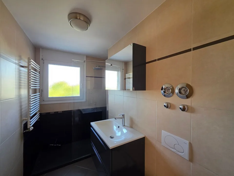 Appartement 5,5 pièces avec terrasse, garage double et place de parc extérieure – photo 11 sur 13