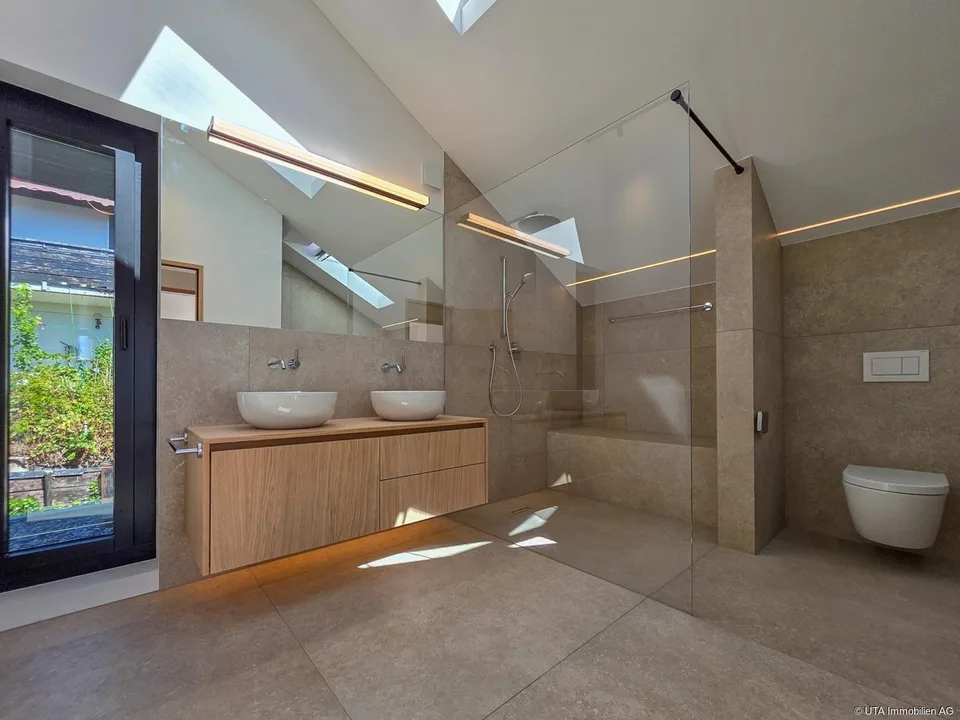 Kernsaniert, grosszügig und modern mit sensationeller Aussicht – Foto 11 von 13