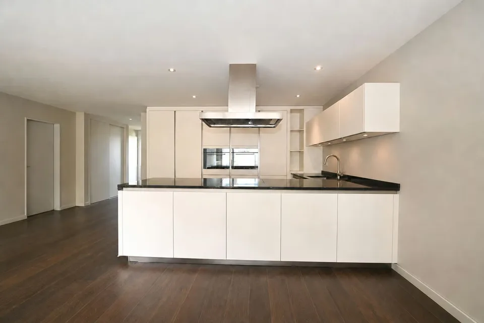 Exklusive 3.5-Zimmer-Wohnung auf Eigentumsstandard in Zürich-Schwamendingen – Foto 2 von 12