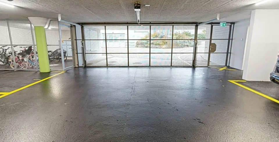 Parking space for rent in spacious parking garage – photo 3 of 4