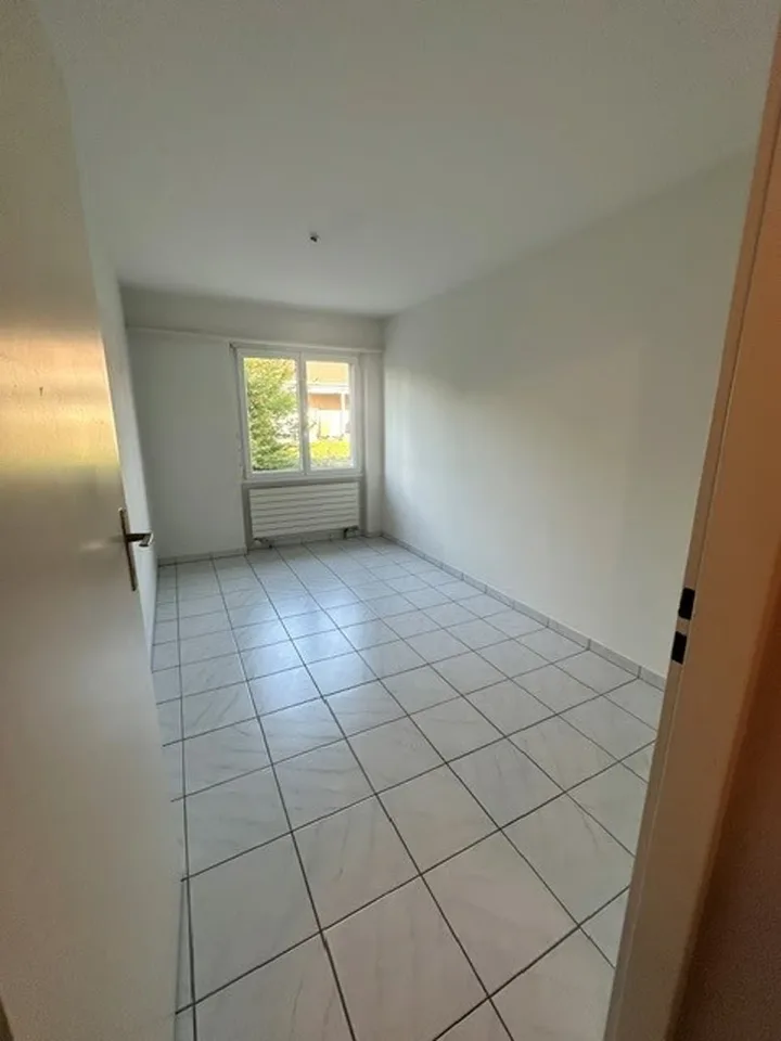 Appartement lumineux de 4,5 pièces dans le calme de Schwadernau – photo 7 sur 13
