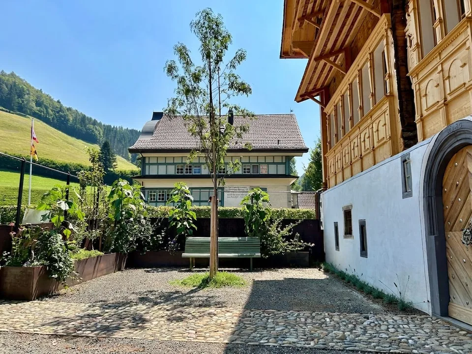 Oggetto di rendimento / Casa plurifamiliare di un tipo speciale - Casa storica con 6 appartamenti nuovi e 2 studi/atelier – foto 4 di 13