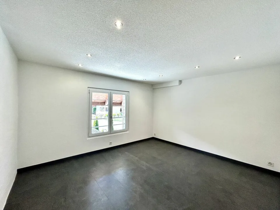 Kernsanierte 4.5-Zimmer-Maisonettewohnung mit Bergsicht! – Foto 4 von 11