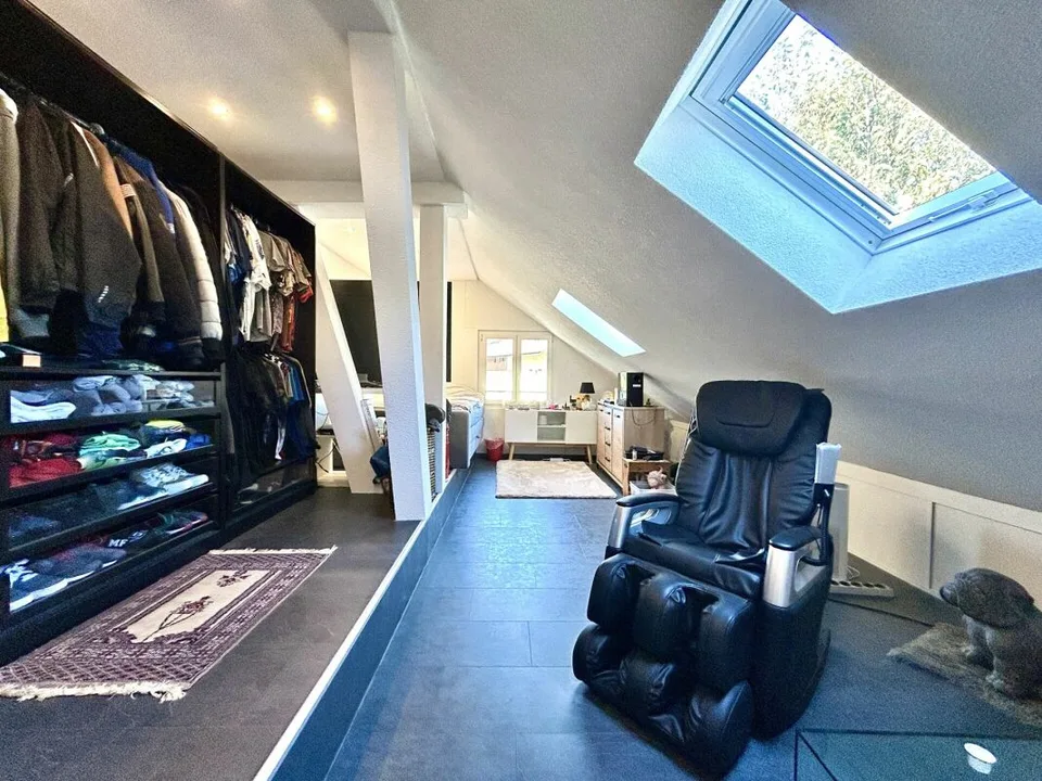Kernsanierte 4.5-Zimmer-Maisonettewohnung mit Bergsicht! – Foto 3 von 11