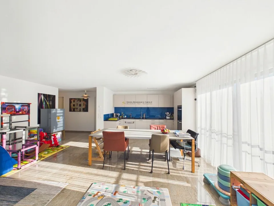 Lichtdurchflutete 4.5-Zimmer-Wohnung mit grosszügigem Sonnenbalkon – Foto 9 von 13