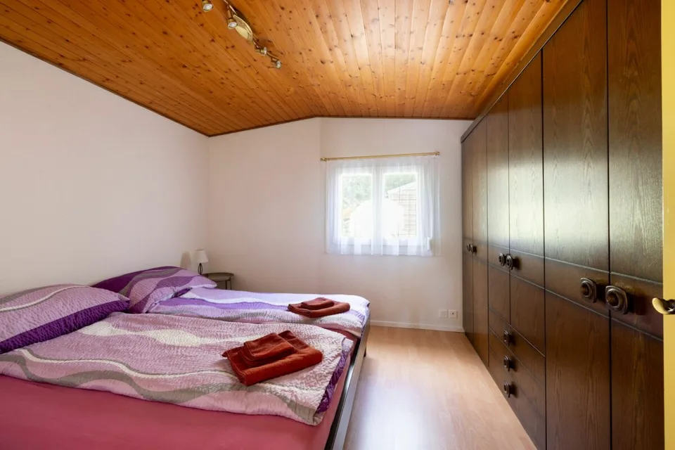 Bungalow 3.5 camere con doppio lotto nel Caravaning Gletterens – foto 8 di 13