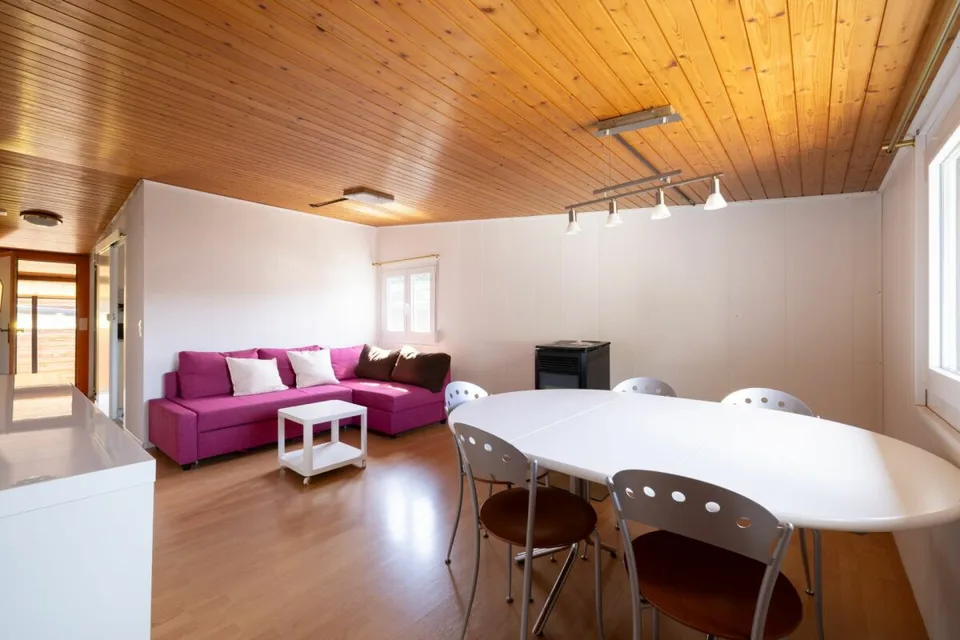 Bungalow 3.5 camere con doppio lotto nel Caravaning Gletterens – foto 6 di 13