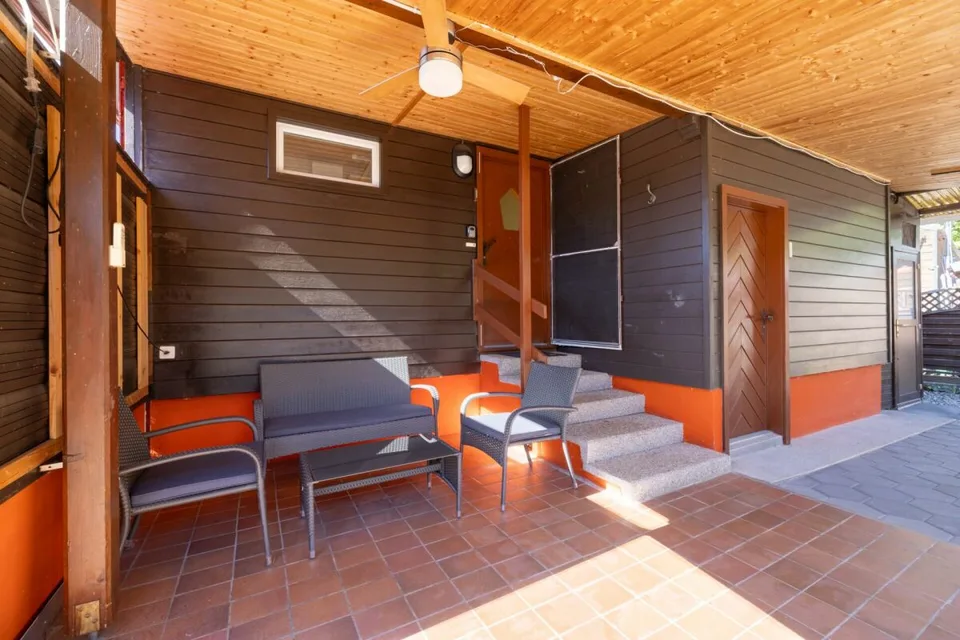 Bungalow 3.5 camere con doppio lotto nel Caravaning Gletterens – foto 3 di 13