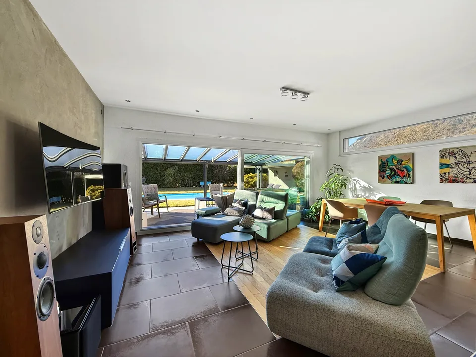 Fully | Villa contemporanea di 6,5 locali con piscina – foto 7 di 13