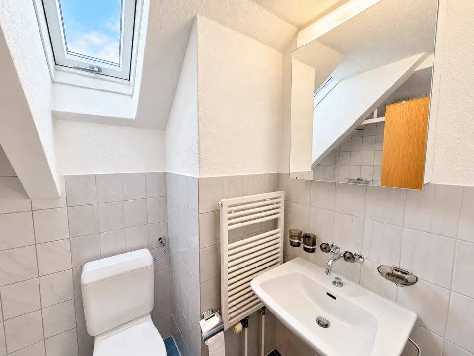 Appartement de 3 pièces confortable dans un emplacement central à Oetwil am See – photo 3 sur 6