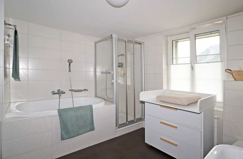 Casa plurifamiliare con 8 unità abitative e diversi garage a Netstal GL – foto 7 di 18