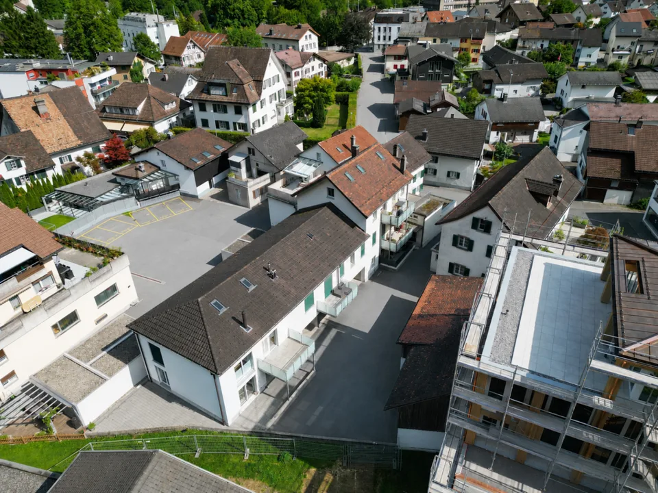 Casa plurifamiliare con 8 unità abitative e diversi garage a Netstal GL – foto 4 di 18