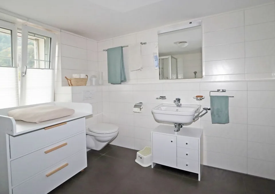 Casa plurifamiliare con 8 unità abitative e diversi garage a Netstal GL – foto 6 di 18