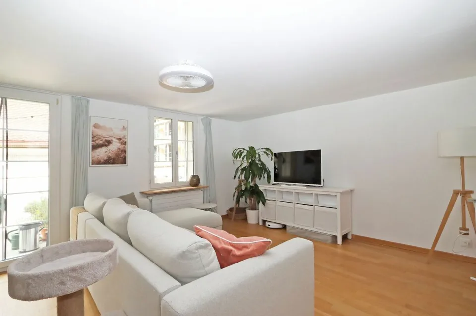 Casa plurifamiliare con 8 unità abitative e diversi garage a Netstal GL – foto 10 di 18