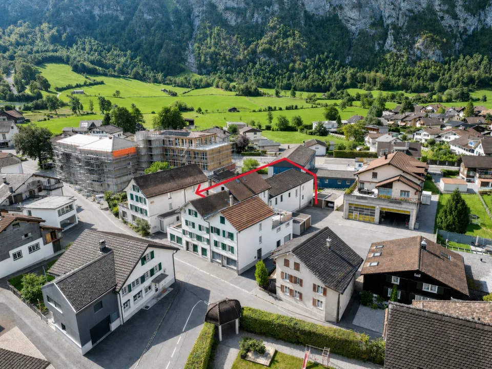 Casa plurifamiliare con 8 unità abitative e diversi garage a Netstal GL – foto 2 di 18