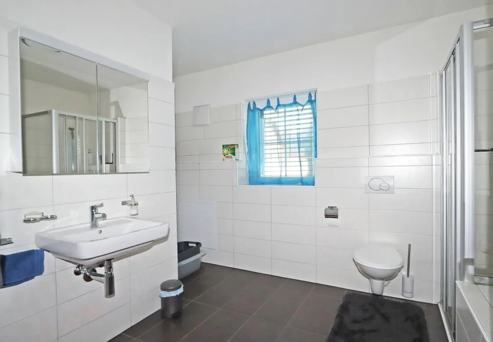 Casa plurifamiliare con 8 unità abitative e diversi garage a Netstal GL – foto 12 di 18