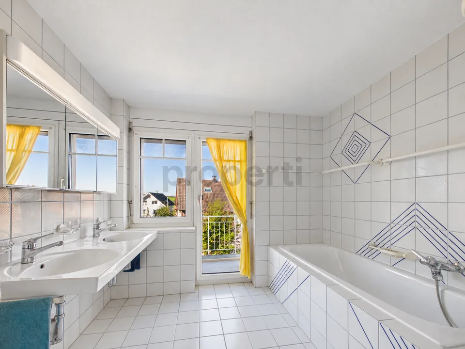 Zona residenziale tranquilla, giardino spazioso & camino accogliente! – foto 10 di 22