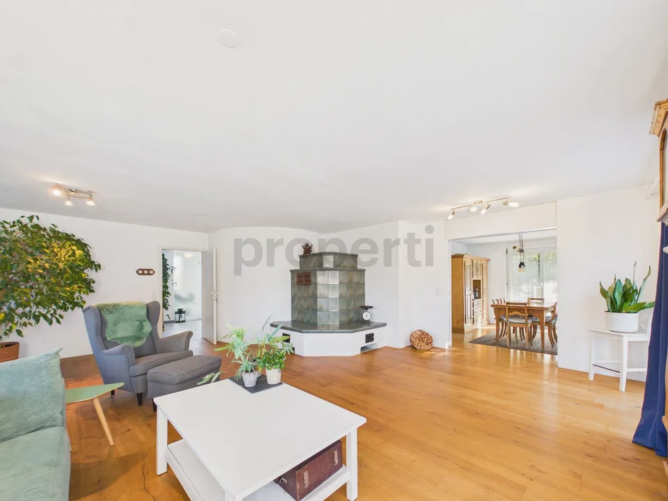 Zona residenziale tranquilla, giardino spazioso & camino accogliente! – foto 2 di 22