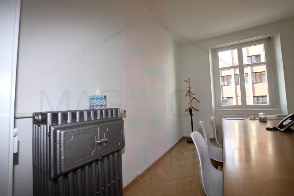 Gebäude ideal gelegen in einer dynamischen Straße zu verkaufen in Delémont. – Foto 9 von 18