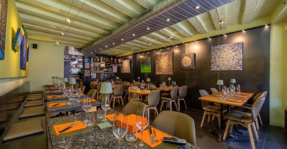 Restaurant réputé au coeur de la vieille ville - vente avec les murs – photo 2 sur 7