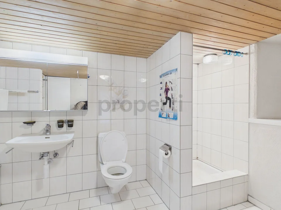 Historischer Charme von 1893, Fünf Schlafzimmer, Ruhige und familienfreundliche Lage – Foto 5 von 7