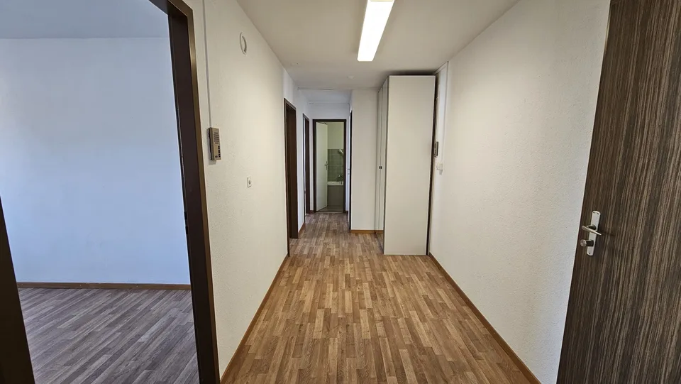Zu verkaufen in Delémont 3,5-Zimmer-Wohnung im 2. Stock – Foto 3 von 13