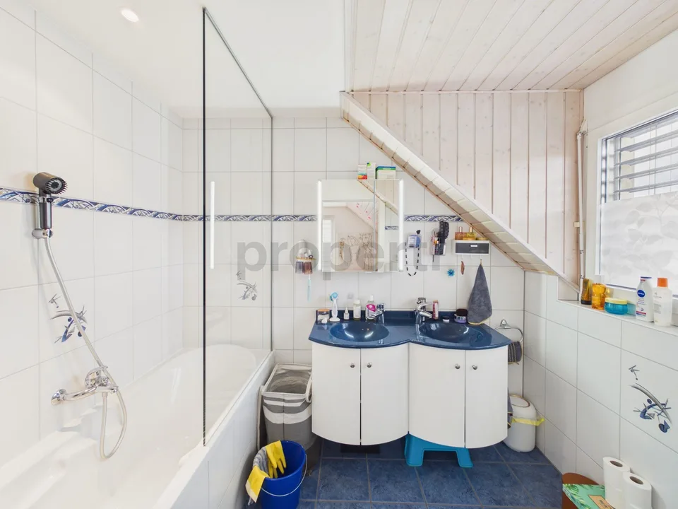 Duplex, Schöne Helligkeit, Privater Sonniger Balkon, Fußbodenheizung, Rollstuhlzugang mit Aufzug & Schulen in 90m! – Foto 22 von 24