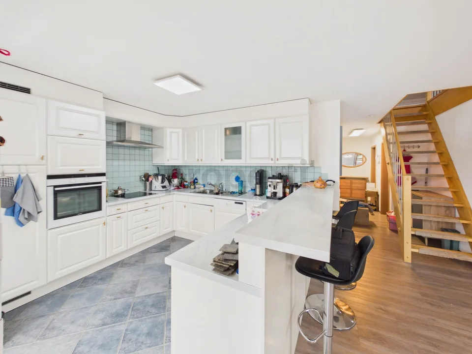 Duplex, Schöne Helligkeit, Privater Sonniger Balkon, Fußbodenheizung, Rollstuhlzugang mit Aufzug & Schulen in 90m! – Foto 16 von 24