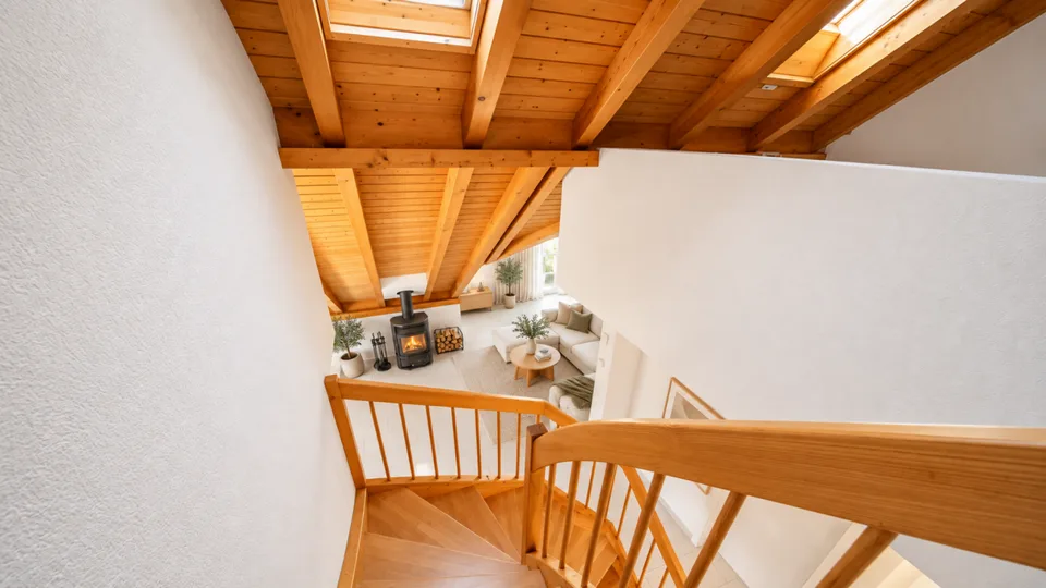 Vivre avec une vue - charmant appartement duplex 4.5 pièces avec ambiance en bois et vue sur Pfannenstiel – photo 5 sur 13