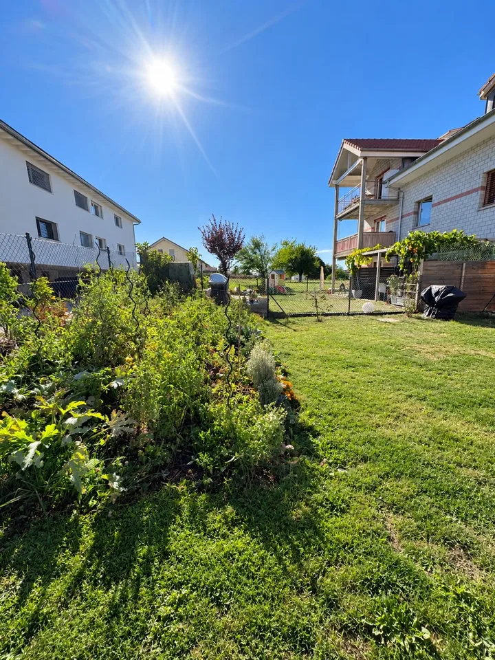 JARDIN PRIVE DE 576m2 / 4,5 Zimmer / Autobahn in 5 Minuten – Foto 3 von 9