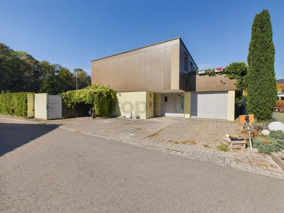 Grosszügiger Garten, Ruhige & Familienfreundliche Umgebung, Balkon, Keller & Garagenparkplatz! – Foto 1 von 24