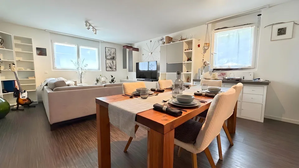 Modernes 3,5-Zimmer-Apartment – Foto 2 von 7