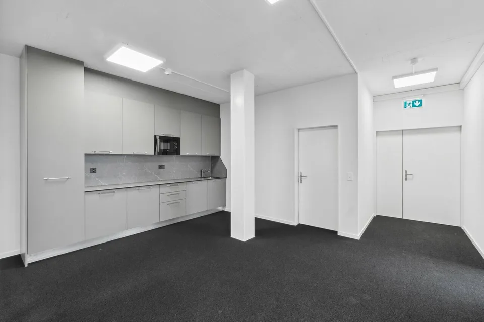 Votre bureau avec une vue imprenable - Visitez maintenant ! – photo 2 sur 4