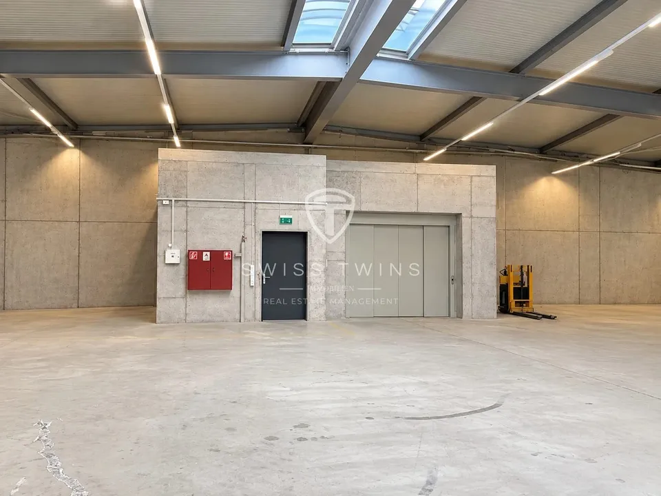 Top Gewerbestandort Oberrüti - 3'400 m² Lagerfläche mit optimaler Logistik – Foto 7 von 13