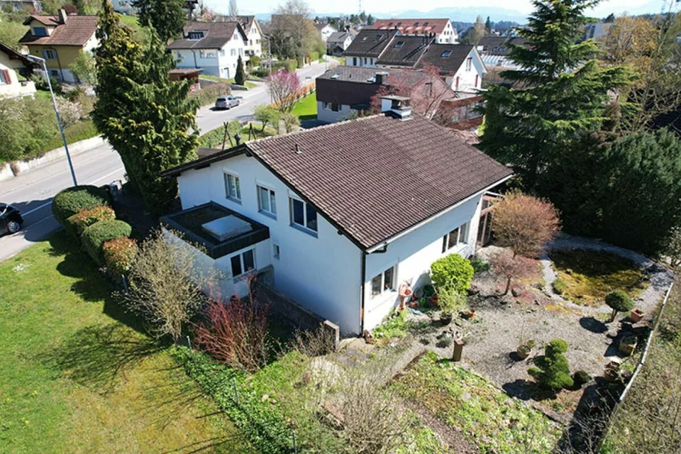 Grosszügiges Einfamilienhaus auf 850 m2 Grundstück – Foto 3 von 8
