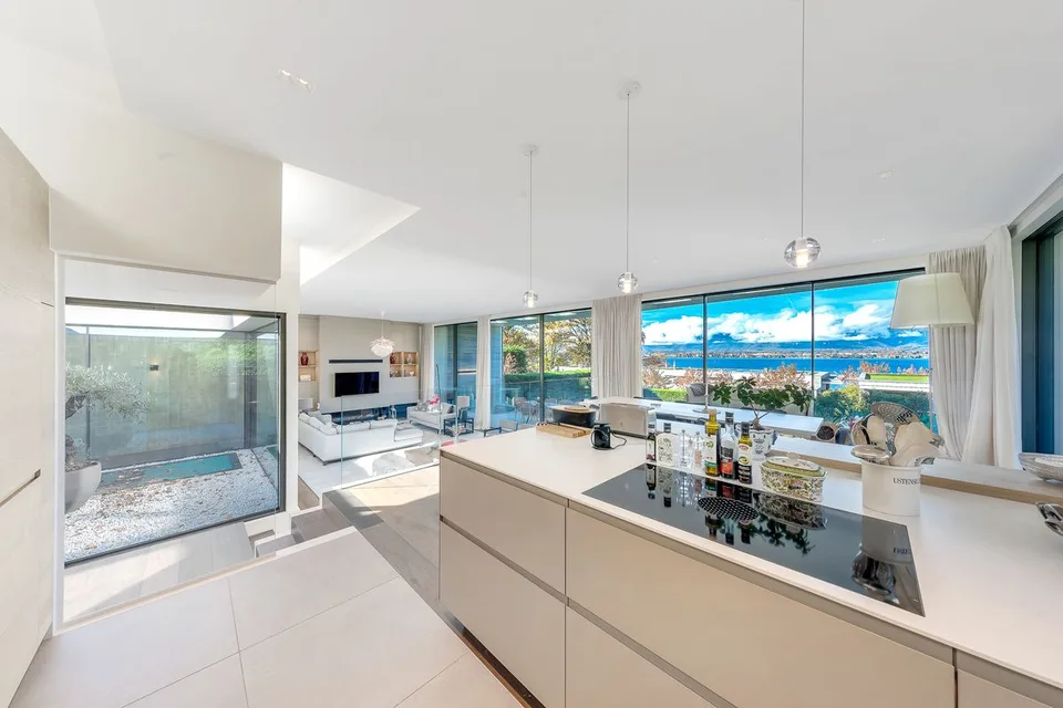 Außergewöhnliche zeitgenössische Villa - Privater Zugang zum See – Foto 6 von 13