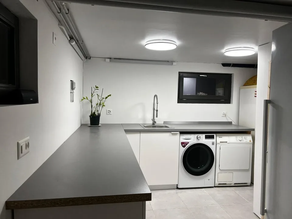 Schöne zeitgenössische Villa in ruhiger Lage – Foto 13 von 13