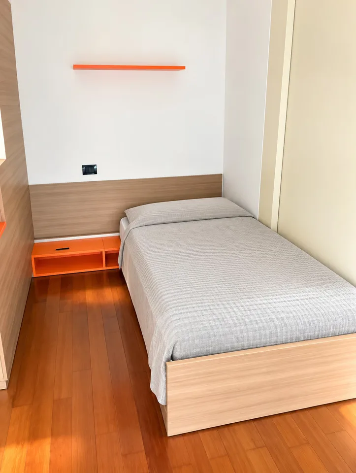 Casa unifamiliare con ampi spazi, giardino e vista aperta sulle montagne – foto 28 di 30