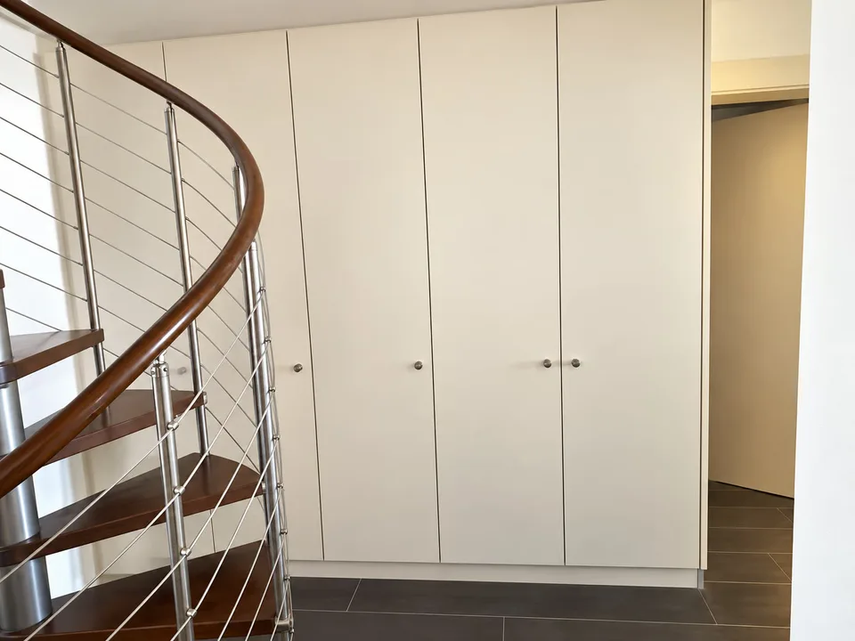 Casa unifamiliare con ampi spazi, giardino e vista aperta sulle montagne – foto 27 di 30