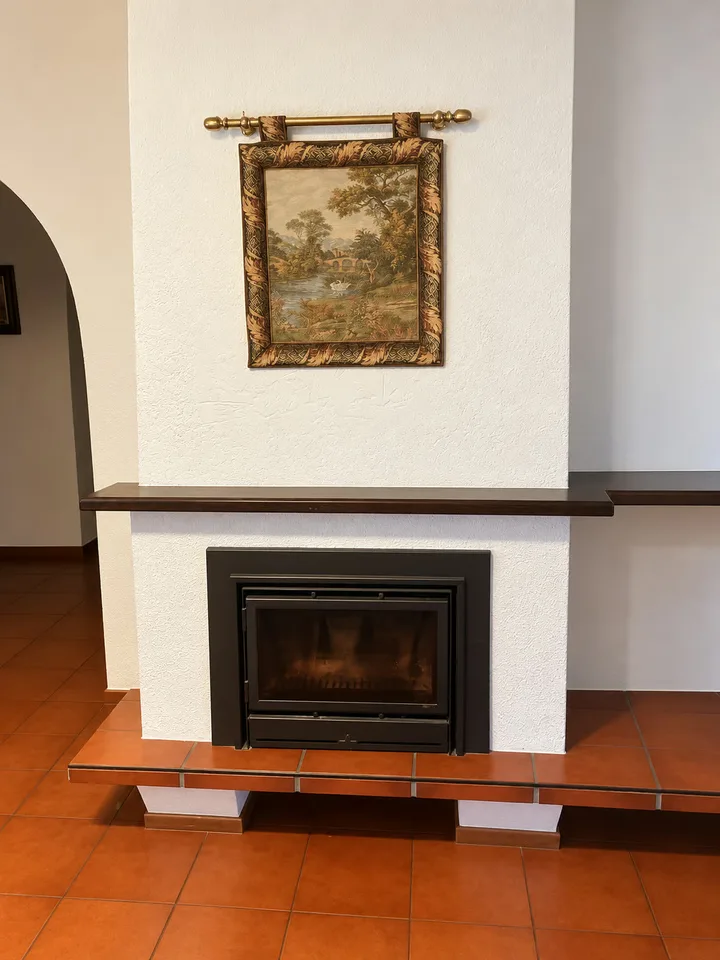 Casa unifamiliare con ampi spazi, giardino e vista aperta sulle montagne – foto 6 di 30
