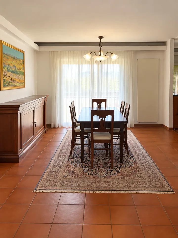 Casa unifamiliare con ampi spazi, giardino e vista aperta sulle montagne – foto 8 di 30