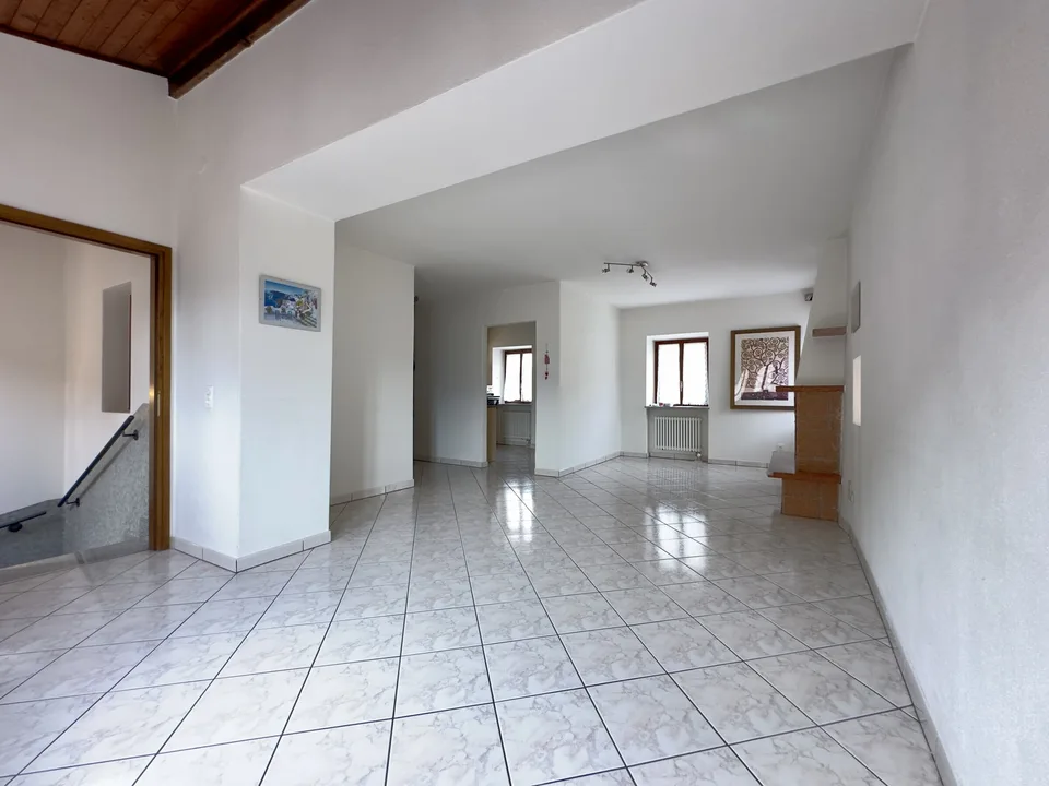 5.5-ZIMMER-HAUS VOLLSTÄNDIG RENOVIERT IN MANNO – Foto 3 von 9