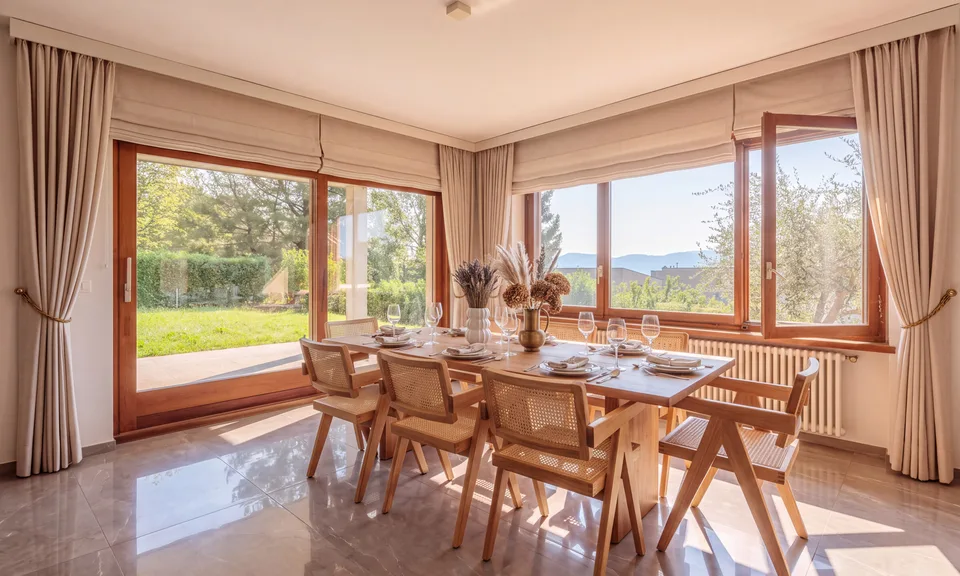 VILLA MIT 6,5 ZIMMERN, GROSSER GARTEN UND PRIVATSPHÄRE IN CORTEGLIA – Foto 3 von 11